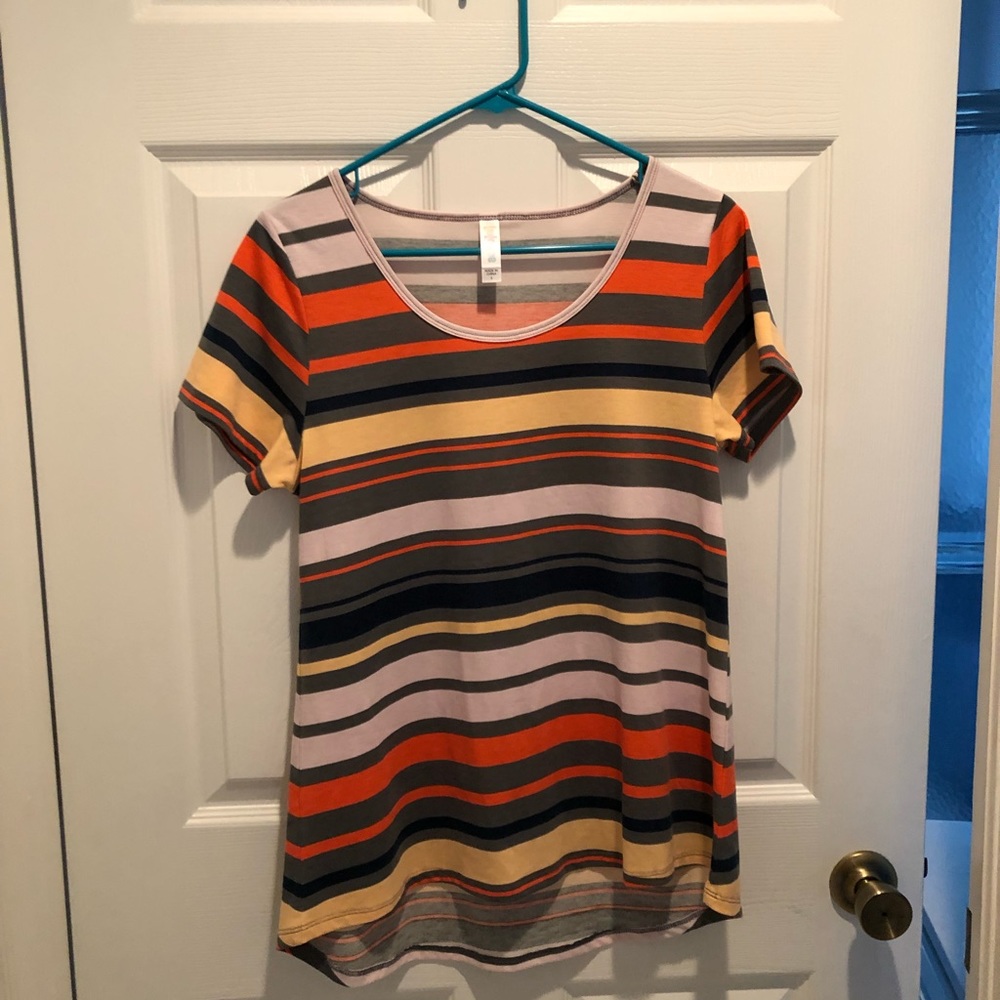 LuLaRoe Small Classic Tee